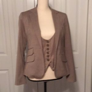 Blazer only. Vest has been sold 😊 I found the matching skirt 👍